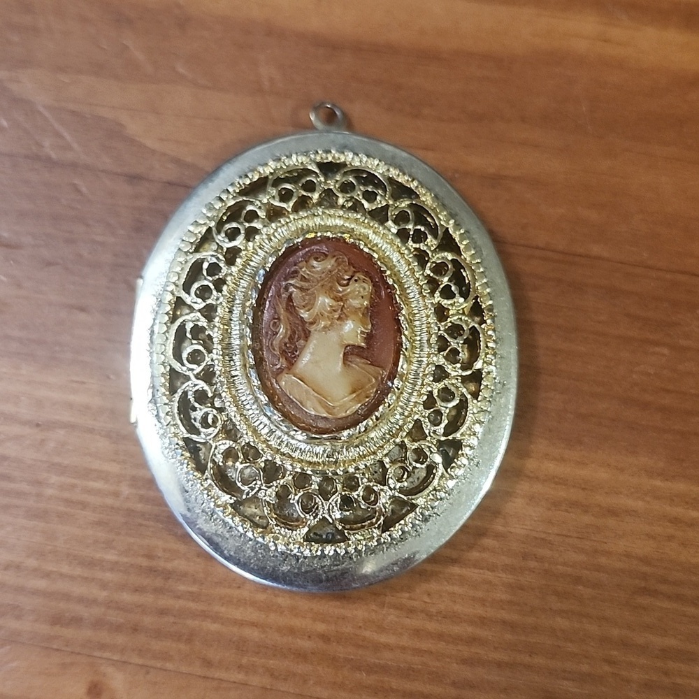 VINTAGE Gold Filled Filigree Cameo Locket
